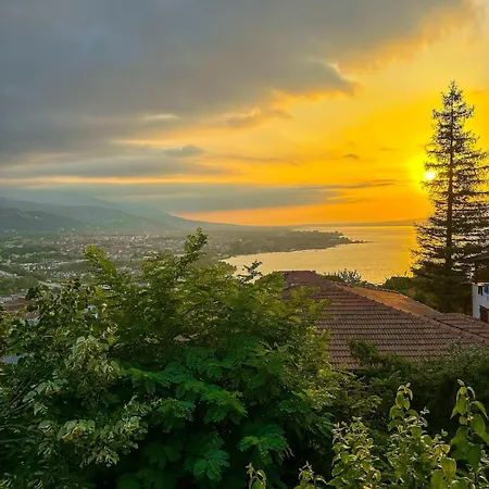 Villa Cozy 4br With View And Comfort Galore