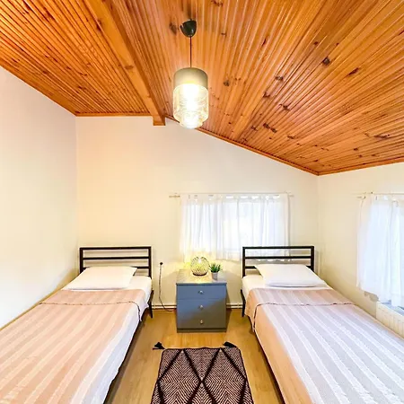 Cozy 4br With View And Comfort Galore